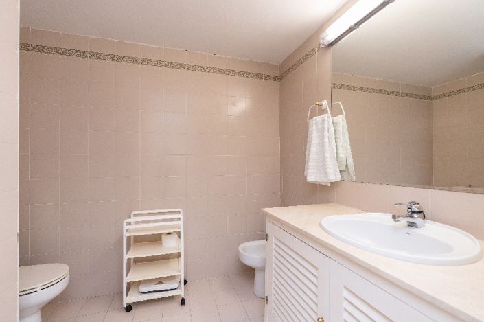 Image No.12-3 Bed Apartment for sale