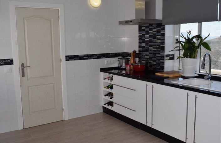 Image No.12-10 Bed Villa for sale