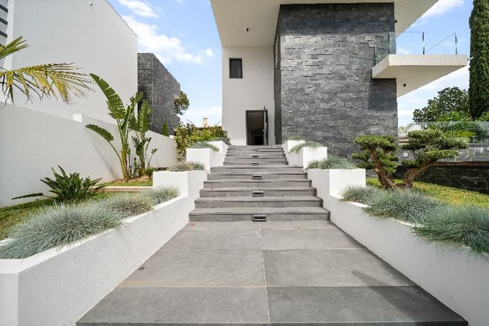 Image No.2-6 Bed Villa for sale