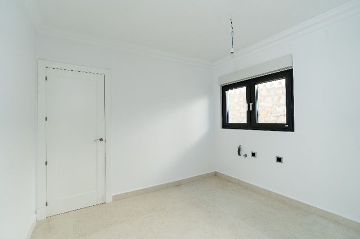 Image No.10-5 Bed Villa for sale