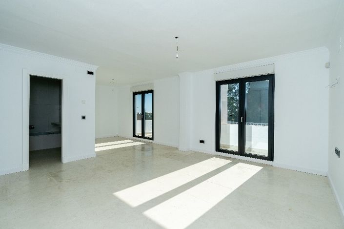 Image No.17-5 Bed Villa for sale