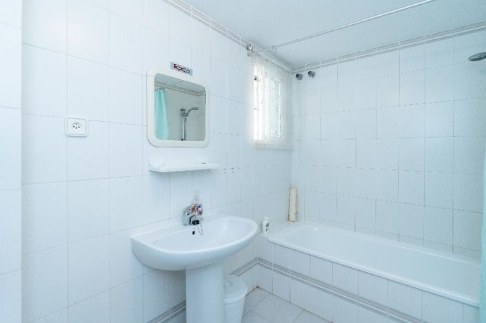 Image No.15-3 Bed Apartment for sale