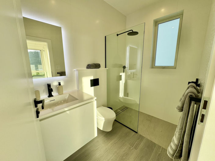 Image No.15-2 Bed Property for sale