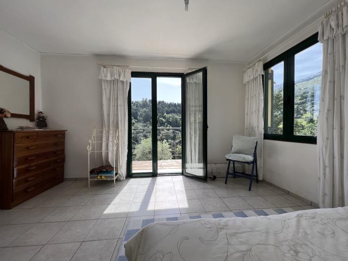 Image No.18-3 Bed House for sale