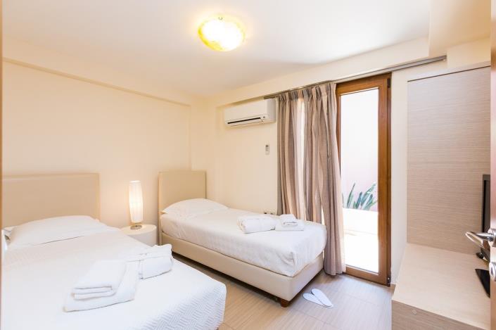 Image No.10-16 Bed Hotel for sale