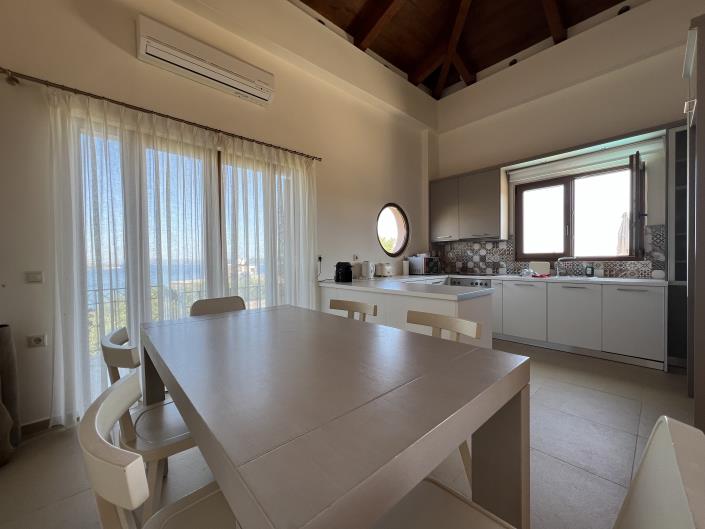 Image No.27-16 Bed Hotel for sale