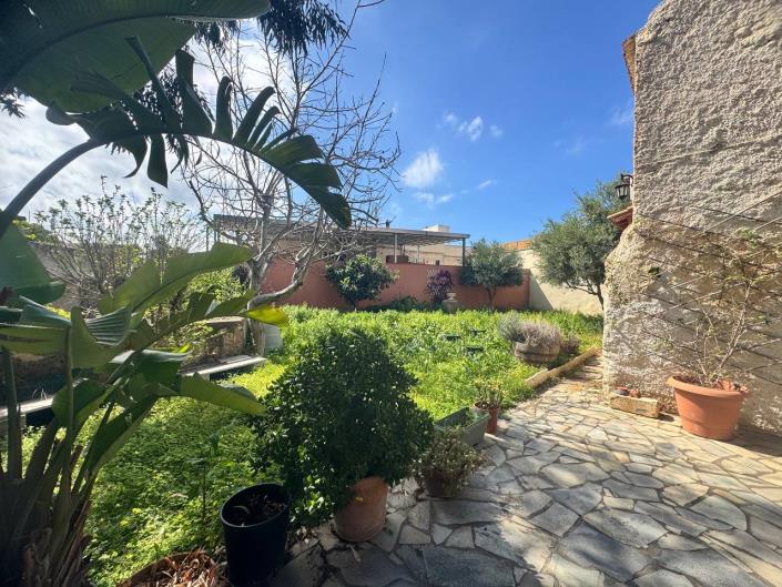 Image No.13-2 Bed House for sale