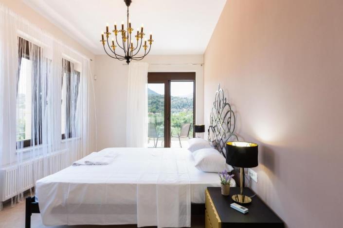 Image No.4-Maison / Villa de 5 chambres à vendre à Almyrida