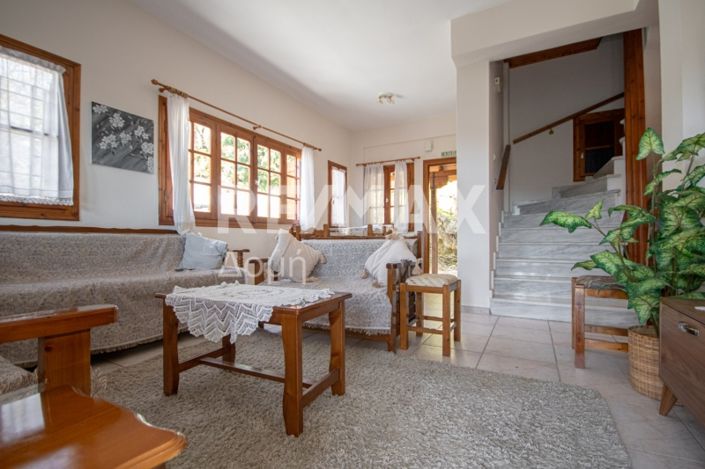 Image No.16-8 Bed Property for sale