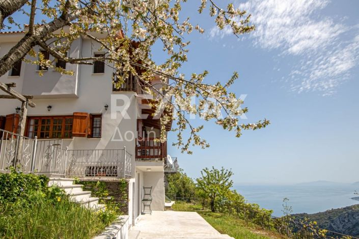 Image No.2-8 Bed Property for sale