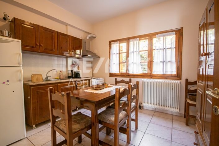 Image No.30-8 Bed Property for sale