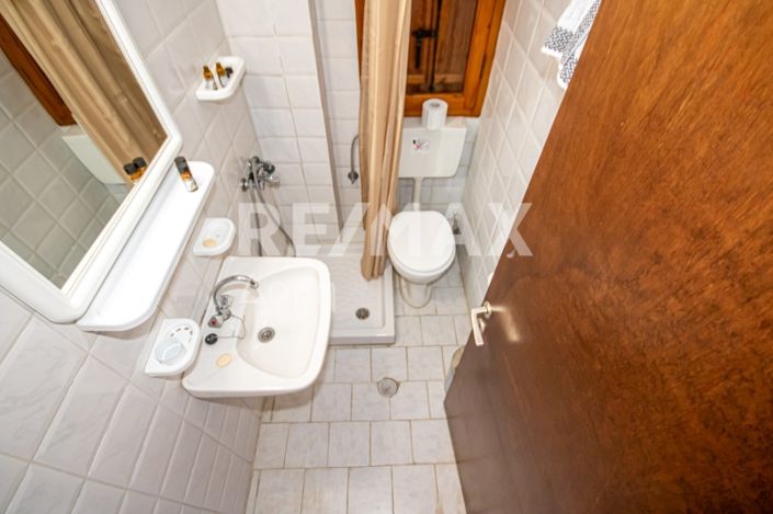 Image No.32-8 Bed Property for sale