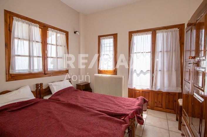 Image No.33-8 Bed Property for sale