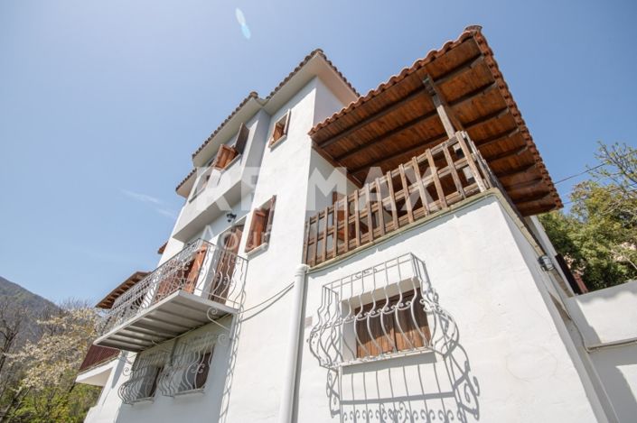 Image No.45-8 Bed Property for sale