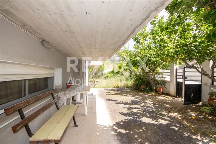 Image No.12-8 Bed Property for sale