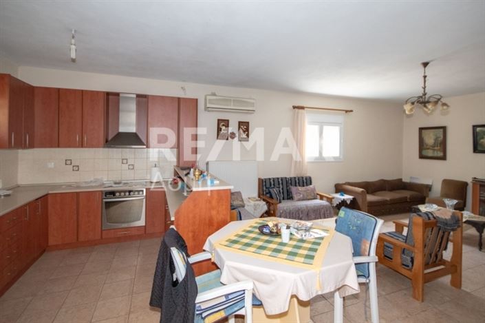 Image No.17-8 Bed Property for sale