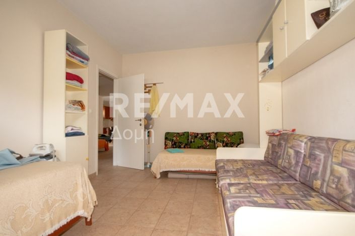 Image No.32-8 Bed Property for sale