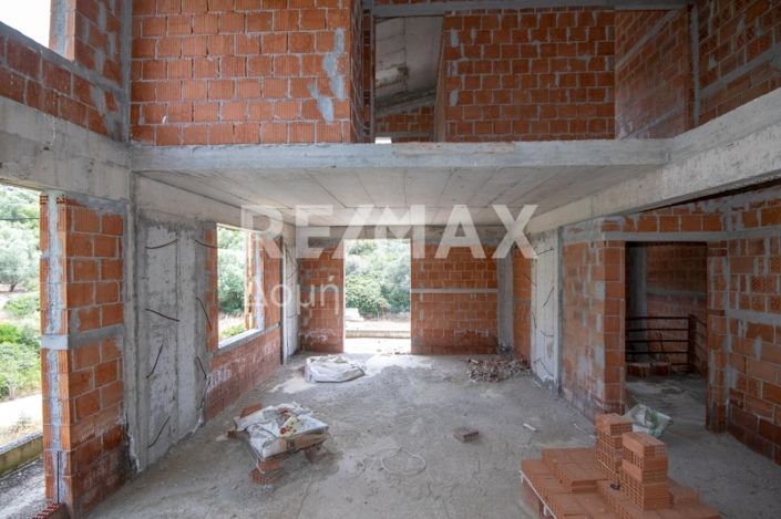 Image No.58-8 Bed Property for sale