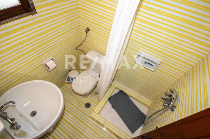 Image No.10-9 Bed Property for sale