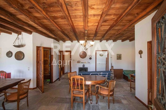 Image No.12-9 Bed Property for sale