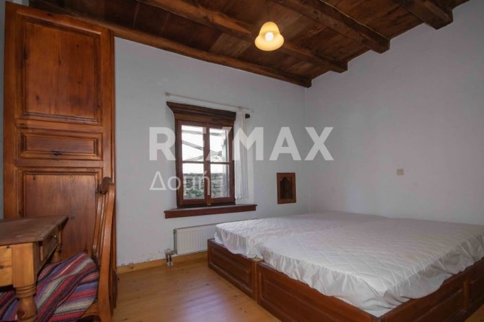 Image No.20-9 Bed Property for sale