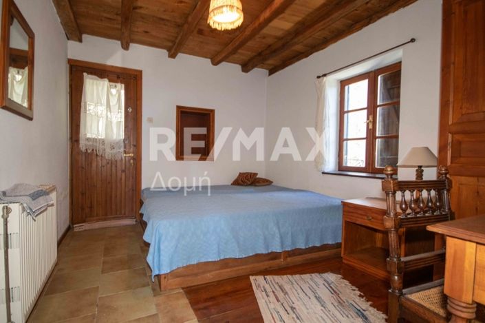 Image No.28-9 Bed Property for sale