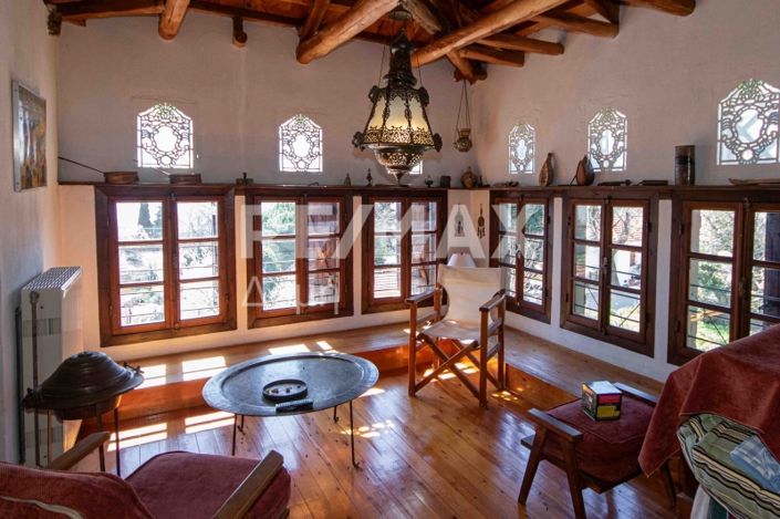 Image No.6-9 Bed Property for sale