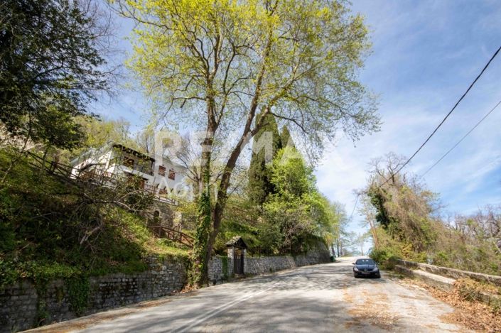 Image No.2-4 Bed Property for sale