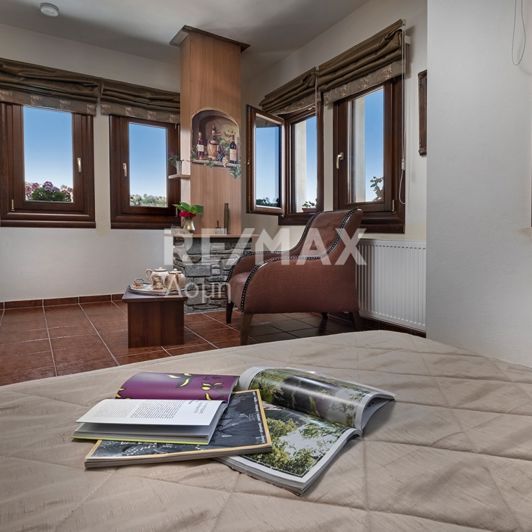 Image No.37-13 Bed Property for sale