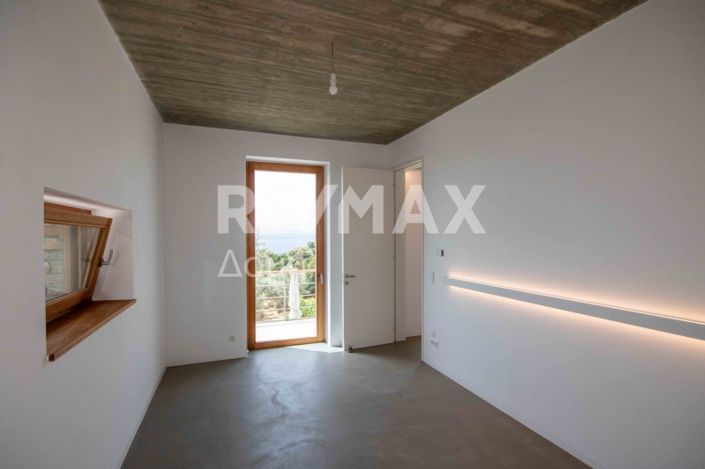 Image No.12-2 Bed House for sale