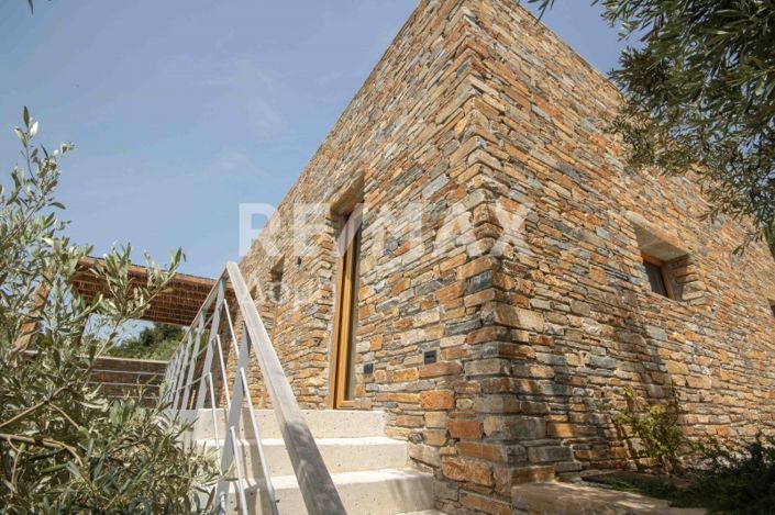 Image No.42-2 Bed House for sale