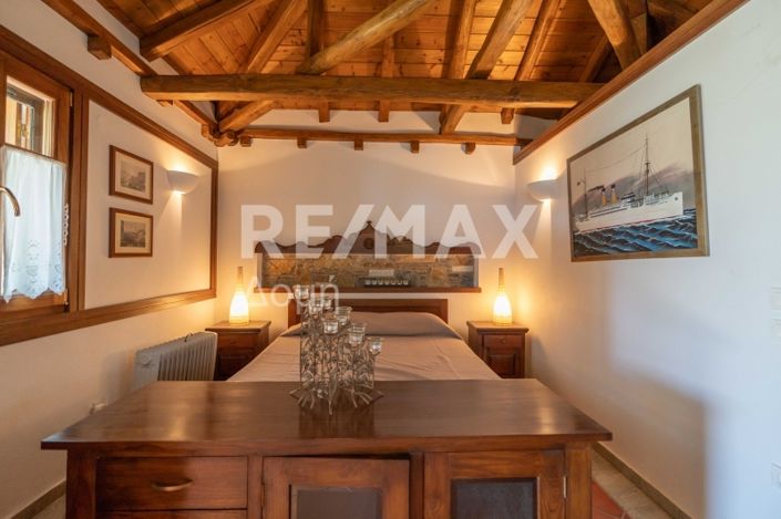 Image No.26-5 Bed Property for sale