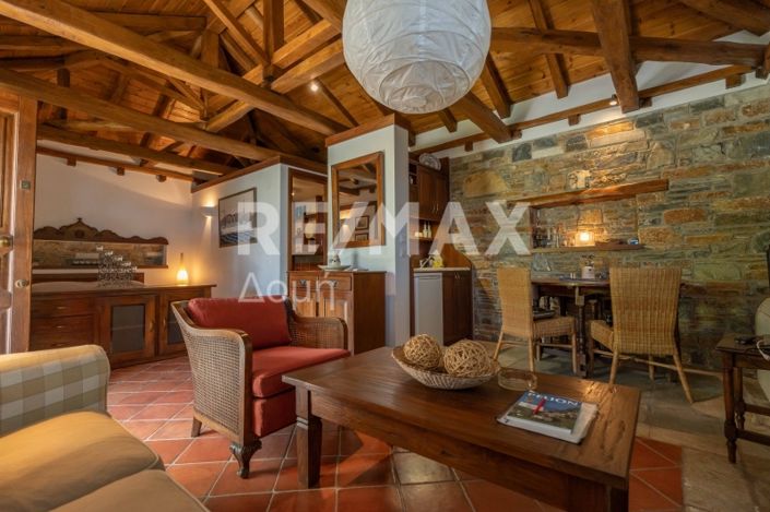 Image No.28-5 Bed Property for sale