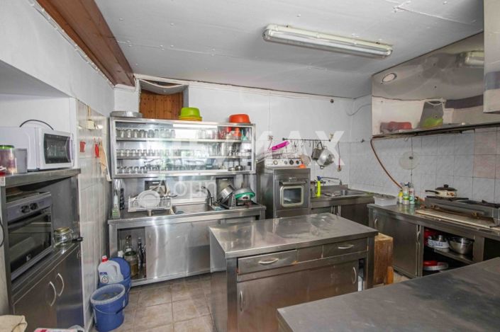 Image No.14-3 Bed Property for sale