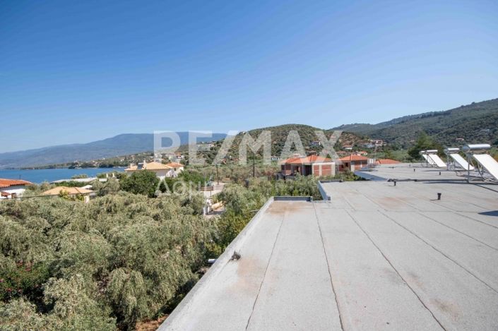 Image No.27-3 Bed Property for sale