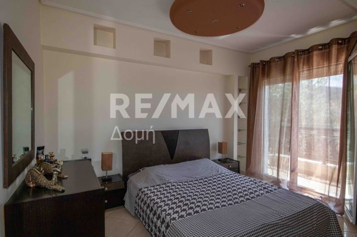 Image No.17-6 Bed House for sale