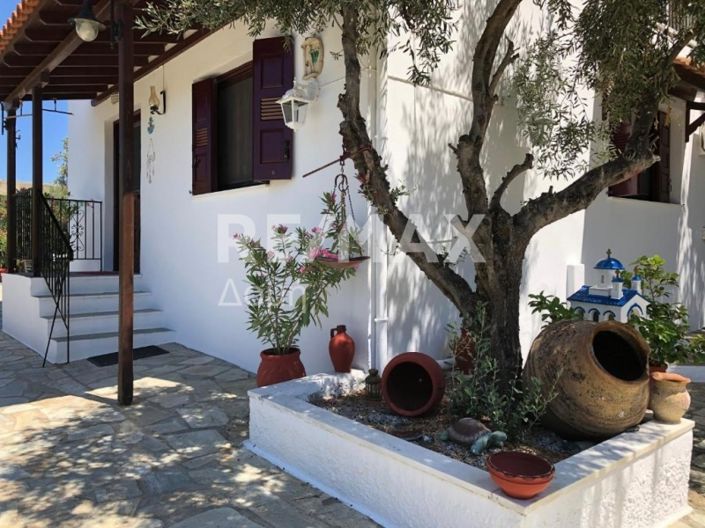 Image No.10-6 Bed Property for sale