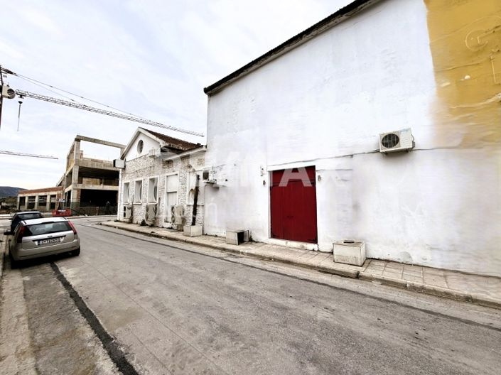 Image No.27-16 Bed Property for sale