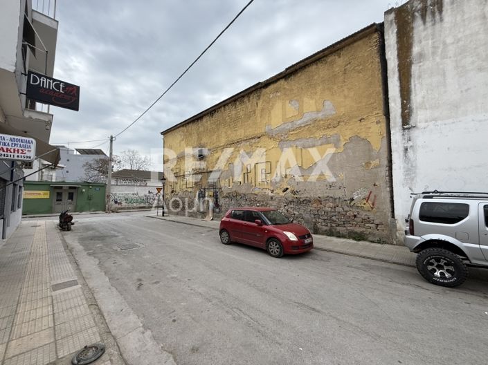 Image No.32-16 Bed Property for sale