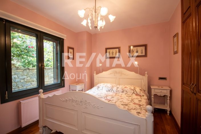 Image No.24-4 Bed Property for sale