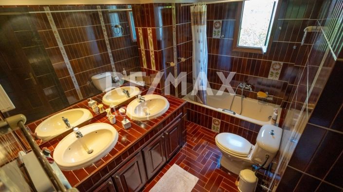 Image No.16-5 Bed Property for sale