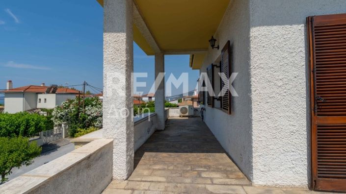 Image No.28-5 Bed Property for sale