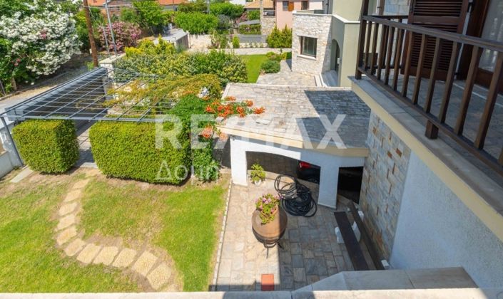 Image No.30-5 Bed Property for sale