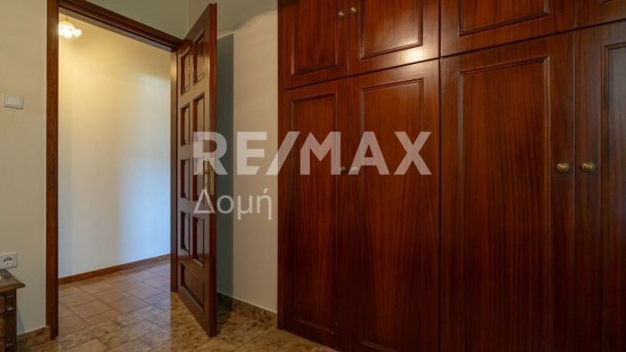 Image No.37-5 Bed Property for sale