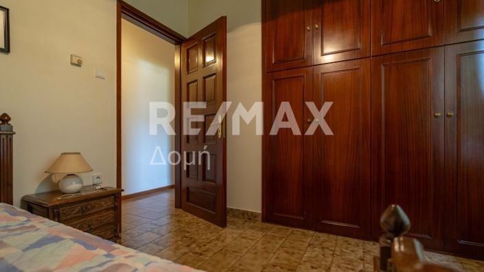 Image No.38-5 Bed Property for sale