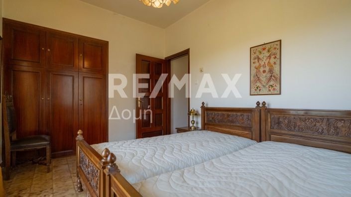 Image No.40-5 Bed Property for sale