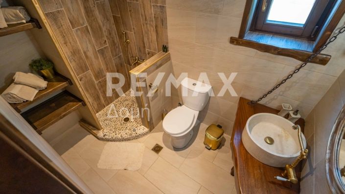 Image No.9-5 Bed Property for sale