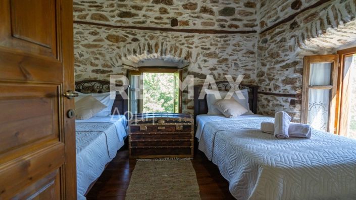 Image No.11-7 Bed Property for sale