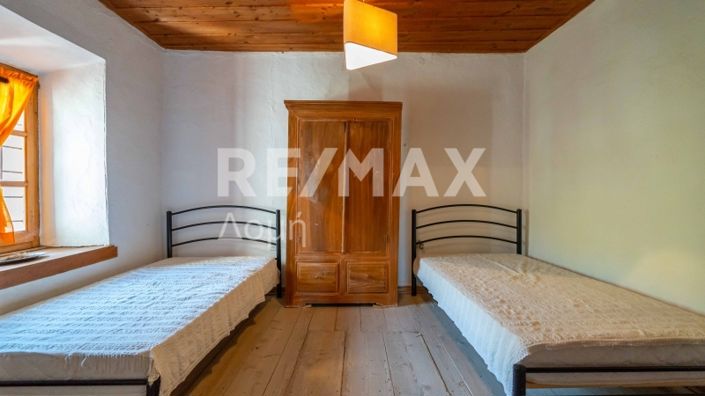 Image No.15-5 Bed Property for sale