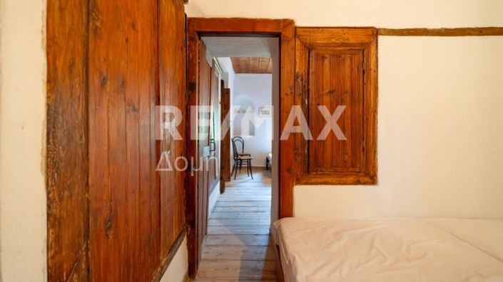 Image No.28-5 Bed Property for sale
